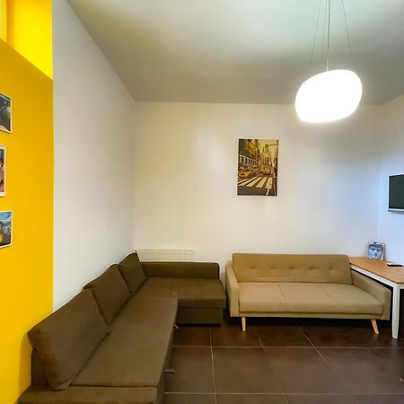 Appartamento Cool Flat In The Heart Of Bucharest'S Fun And History Esterno foto