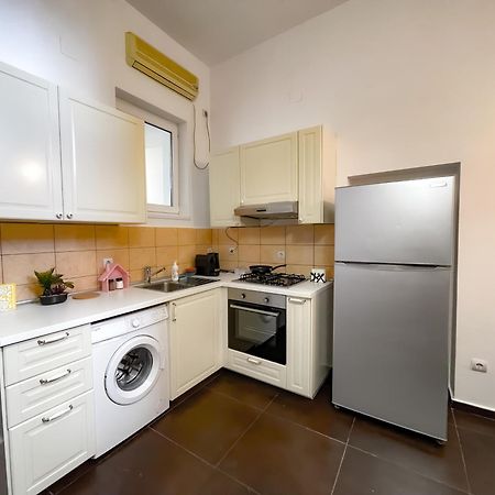 Appartamento Cool Flat In The Heart Of Bucharest'S Fun And History Esterno foto