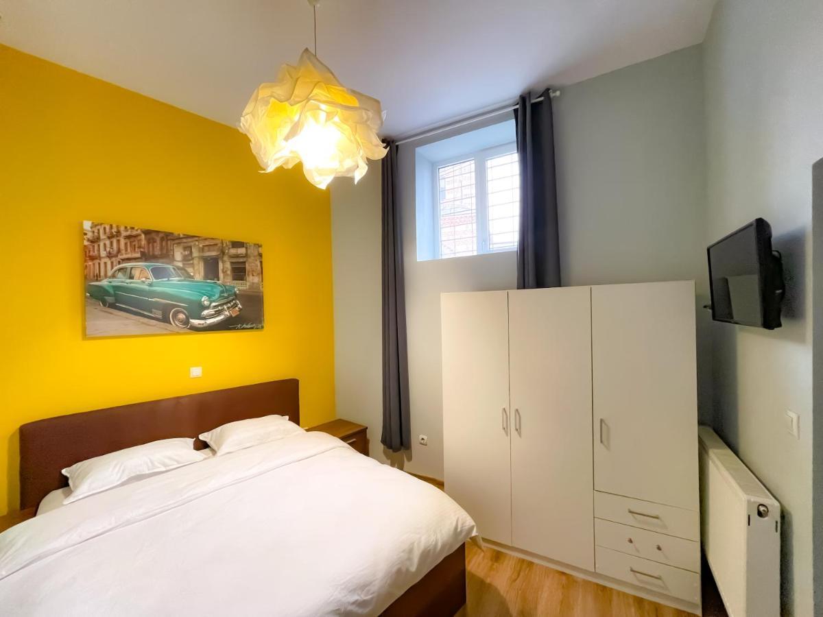 Appartamento Cool Flat In The Heart Of Bucharest'S Fun And History Esterno foto