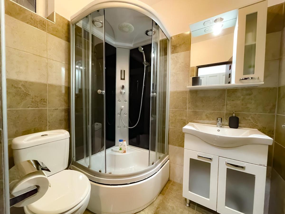 Appartamento Cool Flat In The Heart Of Bucharest'S Fun And History Esterno foto