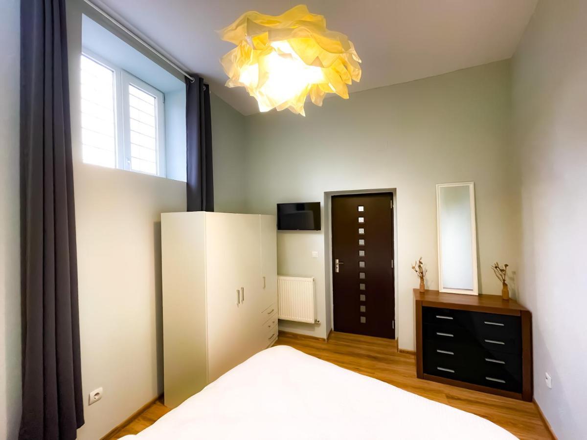 Appartamento Cool Flat In The Heart Of Bucharest'S Fun And History Esterno foto