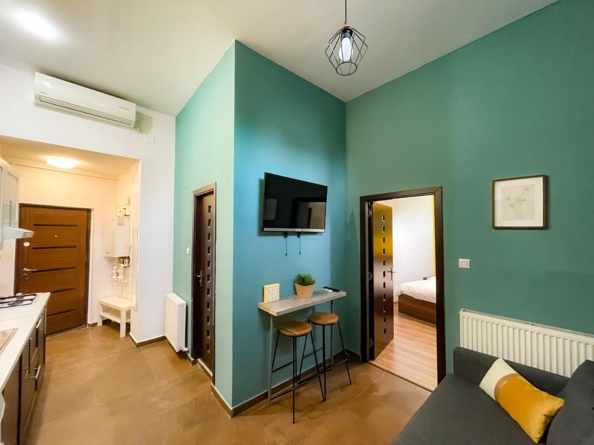 Appartamento Cool Flat In The Heart Of Bucharest'S Fun And History Esterno foto