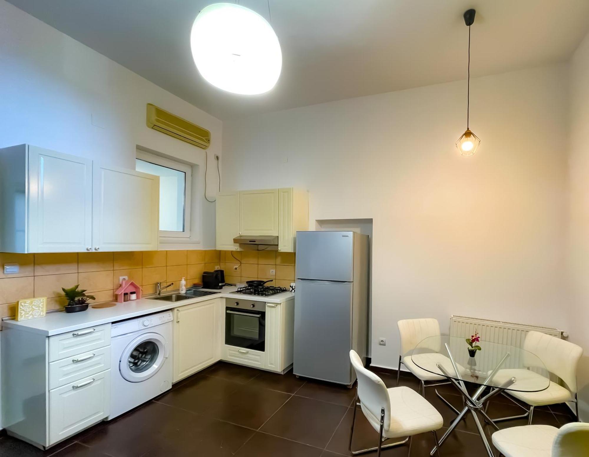 Appartamento Cool Flat In The Heart Of Bucharest'S Fun And History Esterno foto