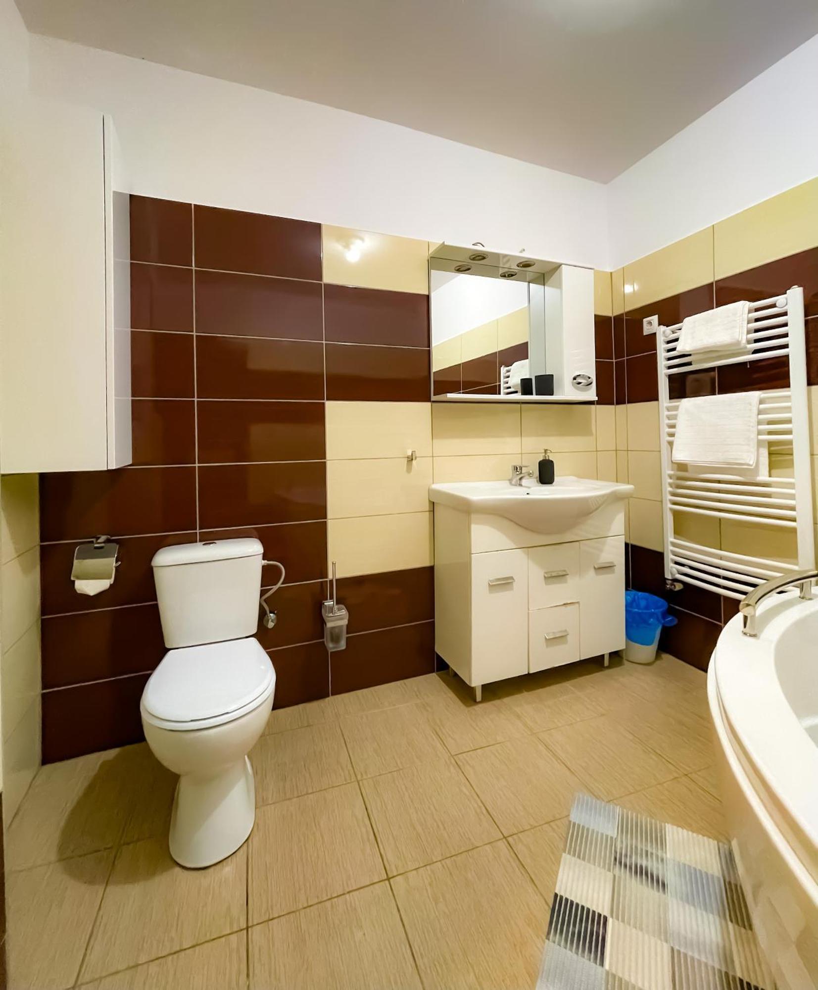 Appartamento Cool Flat In The Heart Of Bucharest'S Fun And History Esterno foto
