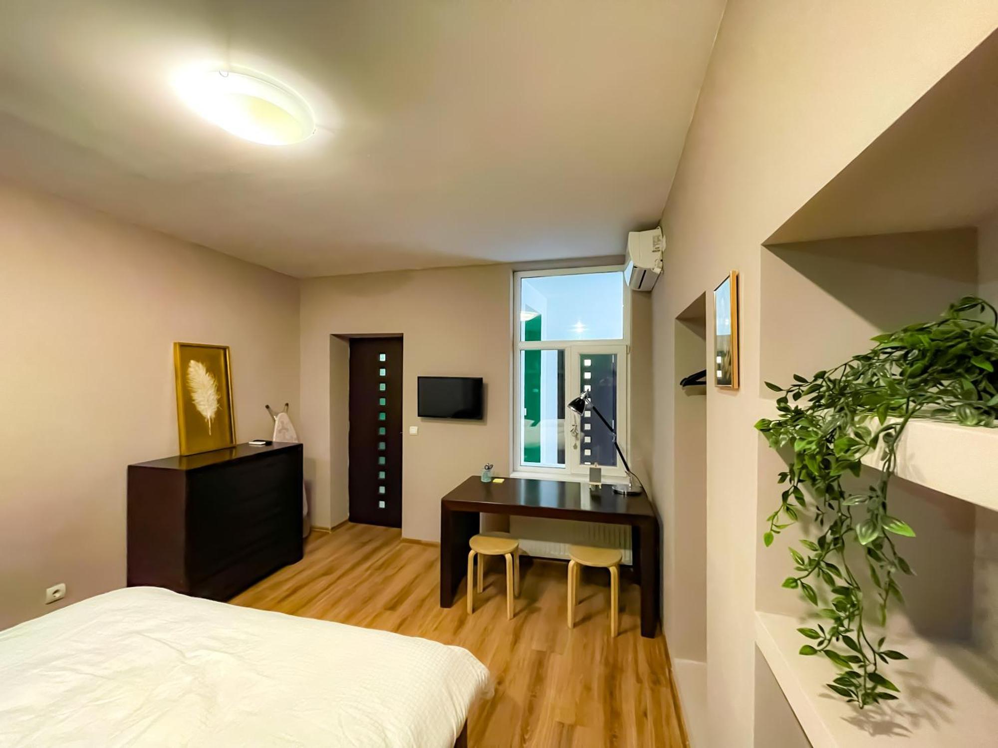 Appartamento Cool Flat In The Heart Of Bucharest'S Fun And History Esterno foto
